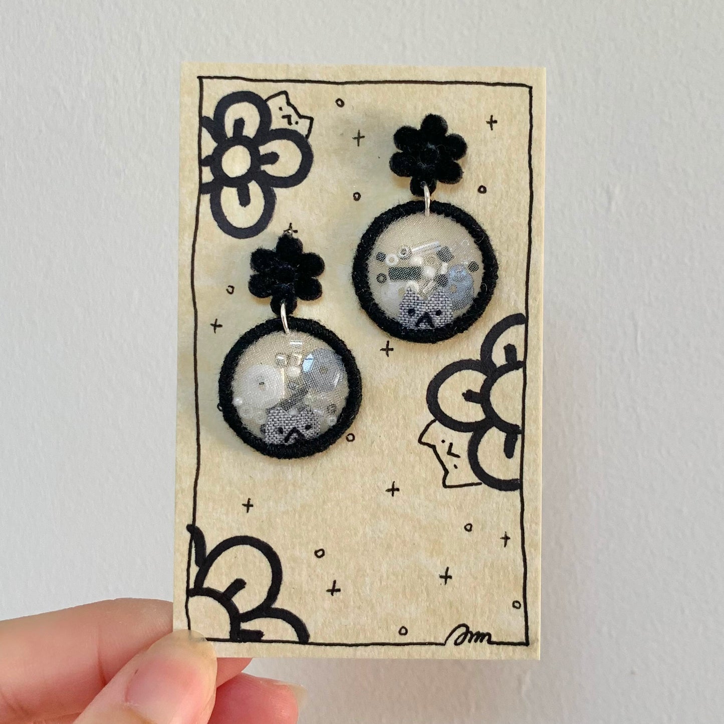 Embroidery E-mo Cat Earrings (Black + shaky)