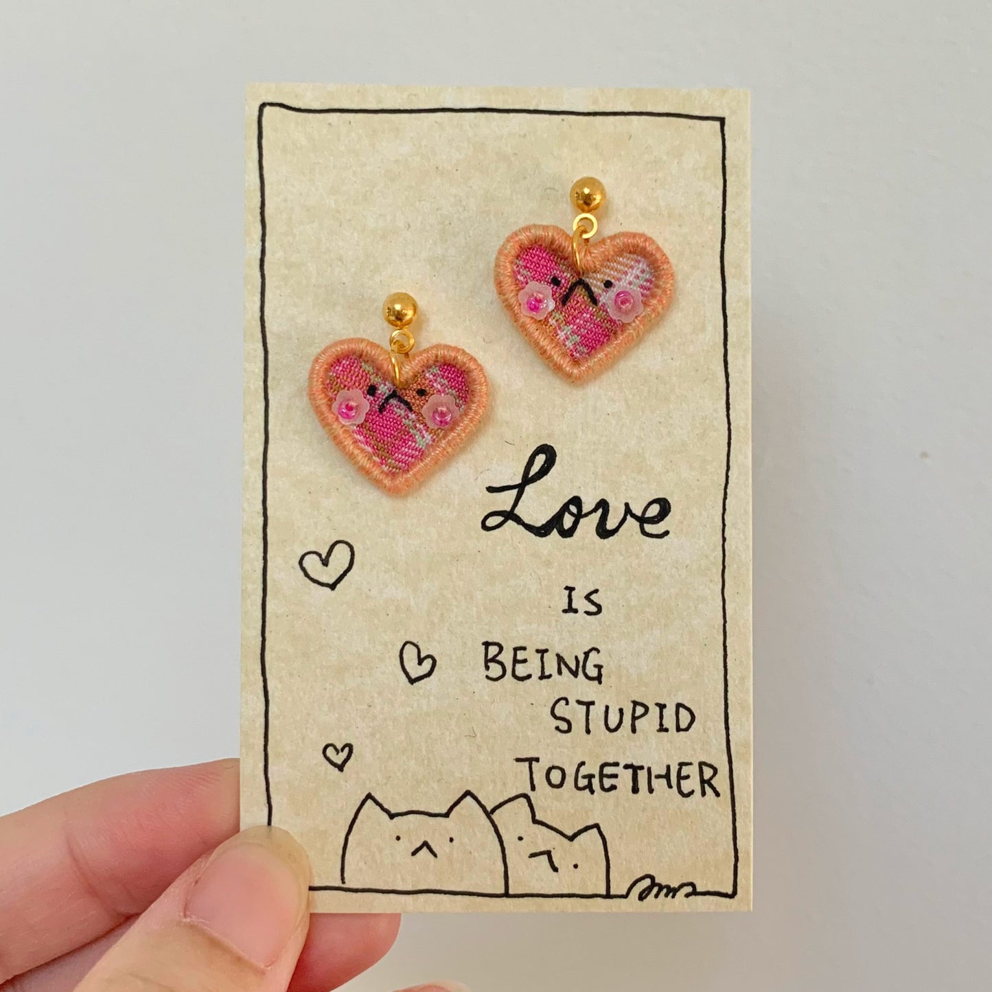 Embroidery E-mo Heart Earrings (Red)