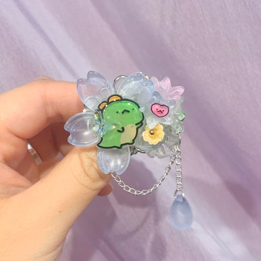 E-mo Dino Pin with Giant Flower