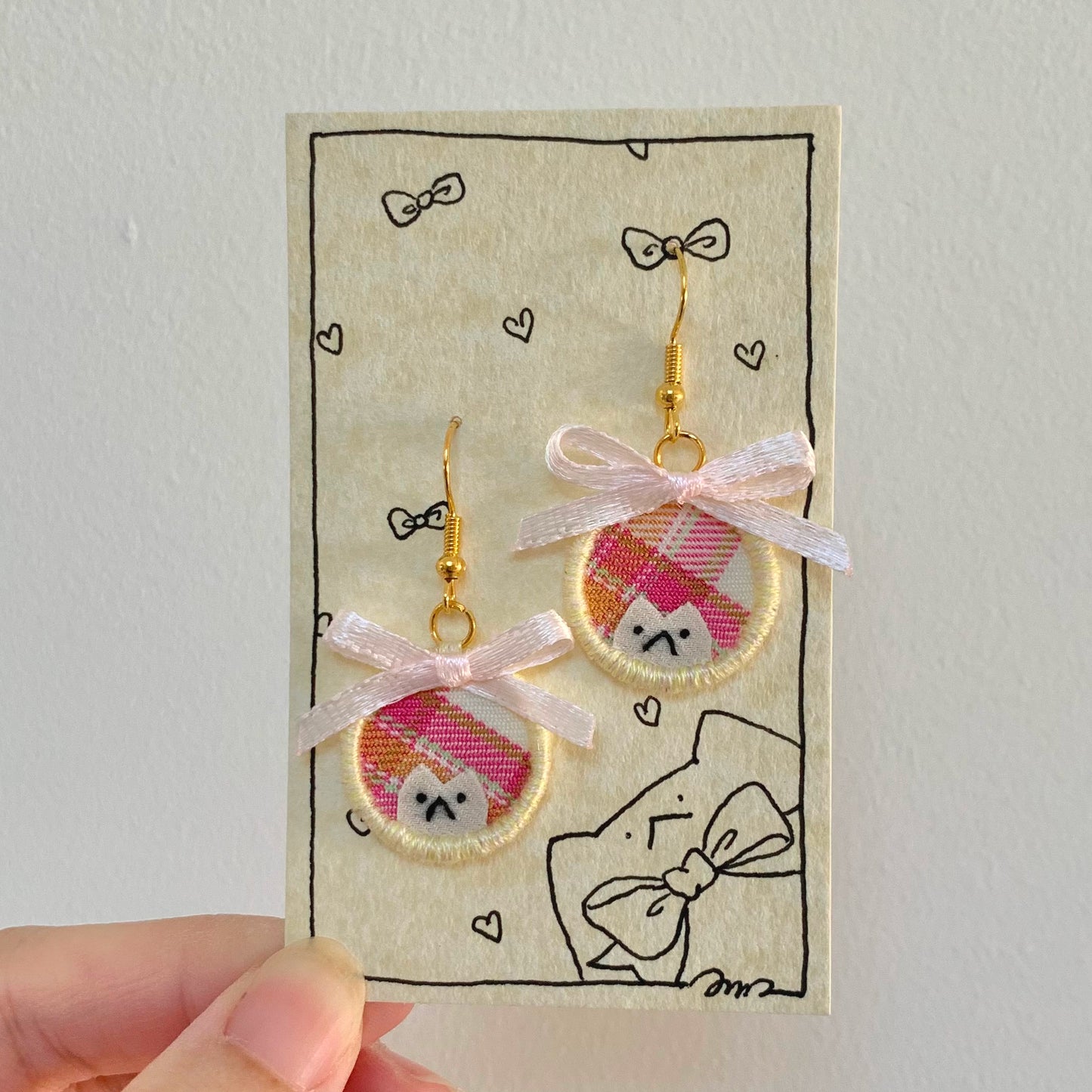 Embroidery E-mo Cat Earrings with Ribbon (Yellow)