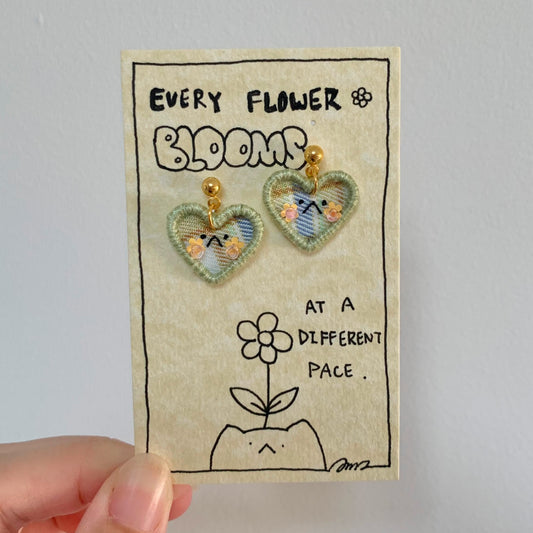 Embroidery E-mo Heart Earrings (Green)