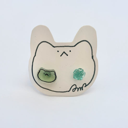 E-mo Cat Earrings /Green Flower Bead (Green)