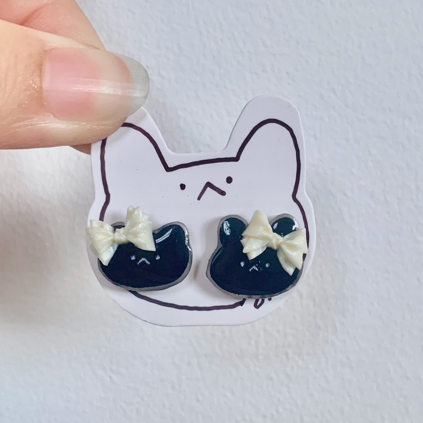 E-mo Cat Earrings (Black)